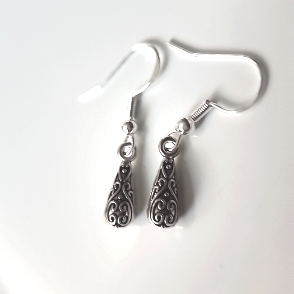 Filigree Teardrop Boho Petite Earrings 925s Posts 10$